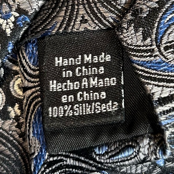 Van Heusen Tie - Picture 8 of 9